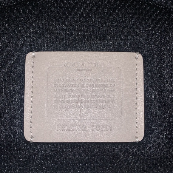 This is my newly used coach travel bag im just lookin to get sum extra cash - Picture 7 of 7